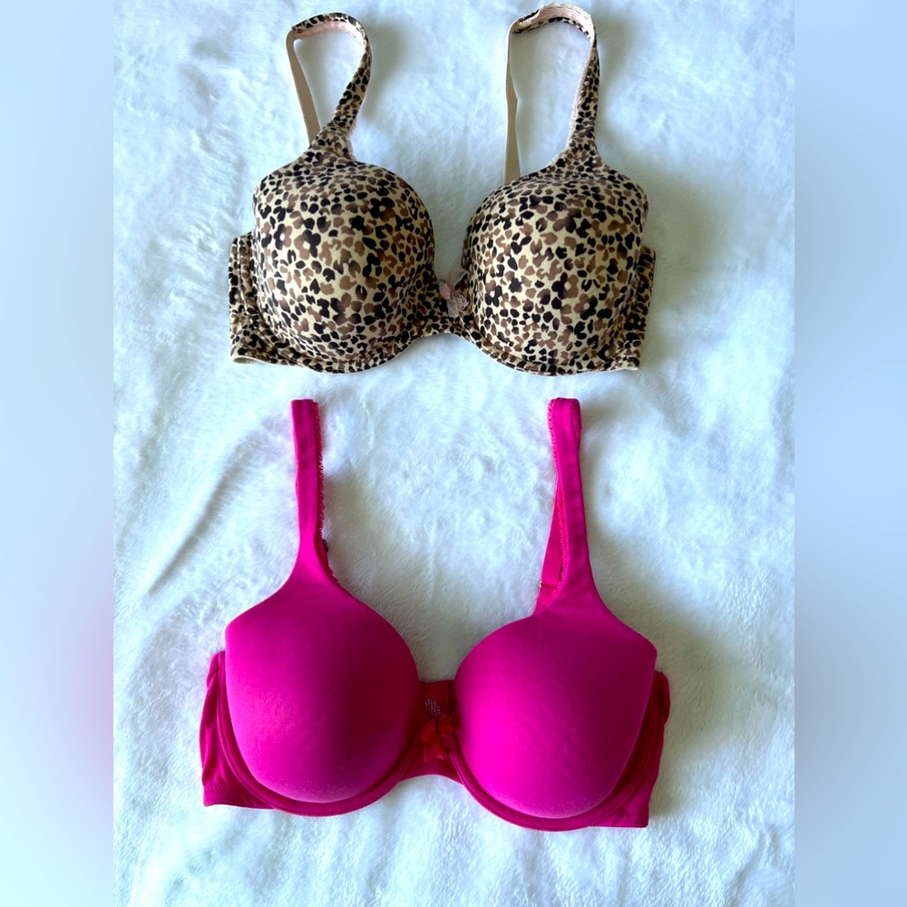 2 Victoria Secret bras.